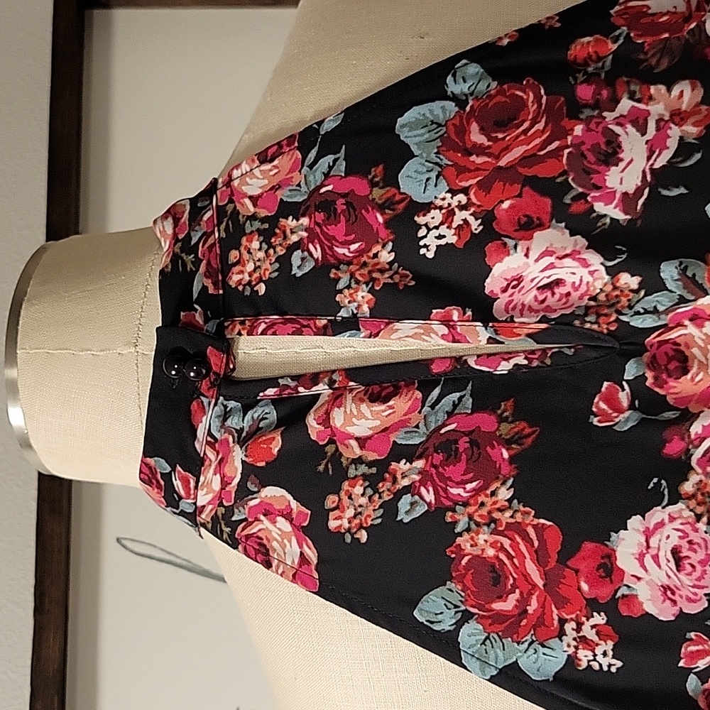 Cold shoulder halter dress - NWOT - Picture 5 of 13
